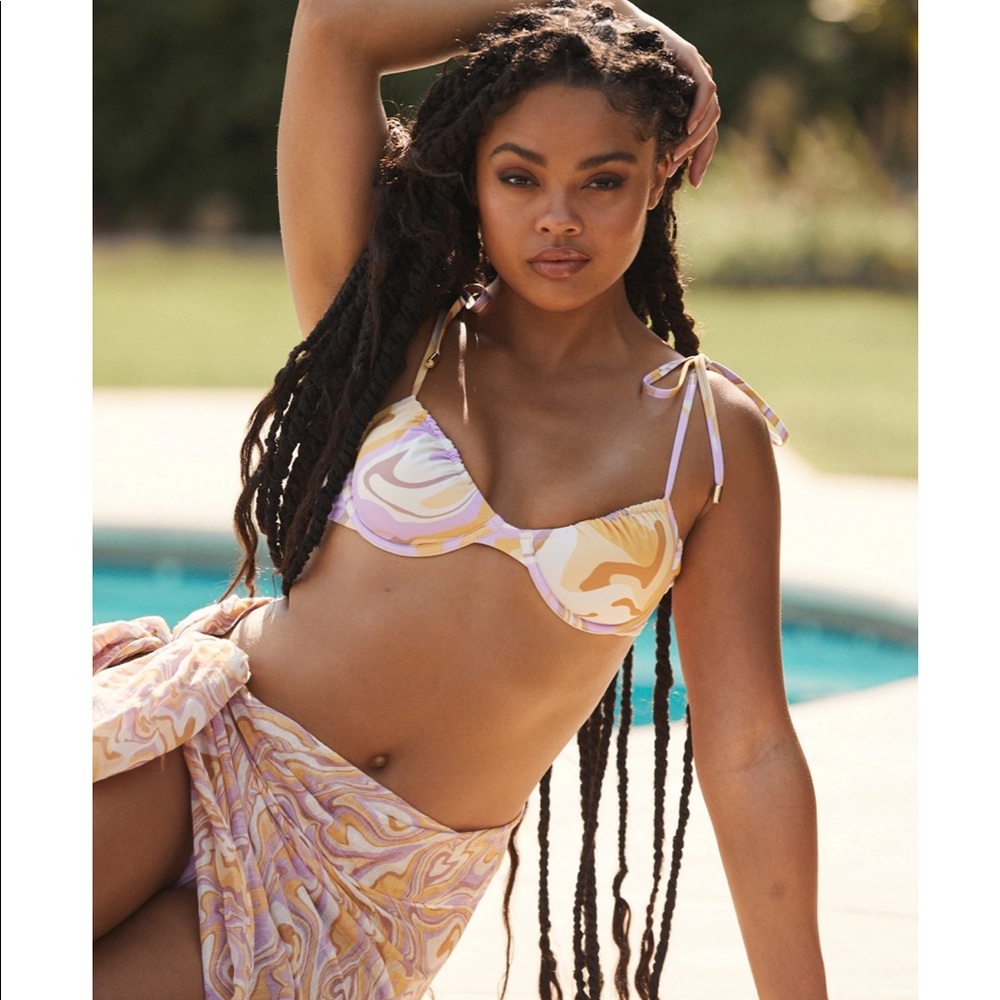 Monday Swimwear Bathingsuit Top